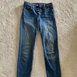 Levi’s mid rise, calf length straight jeans, size 25